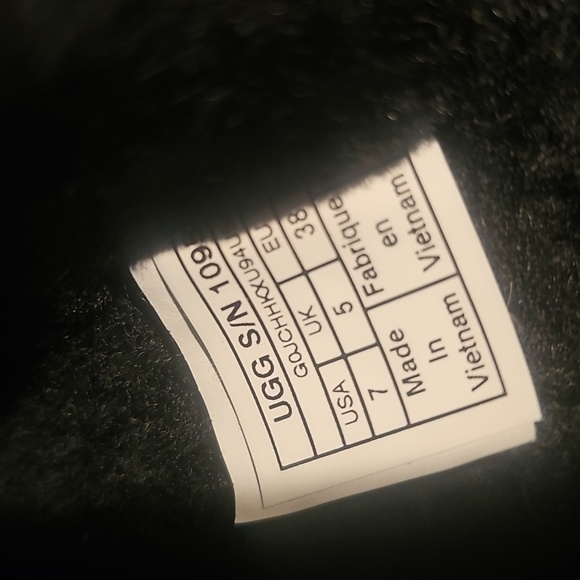 Women's UGG fluff fuzz platform shoes size 7...black - Picture 9 of 9